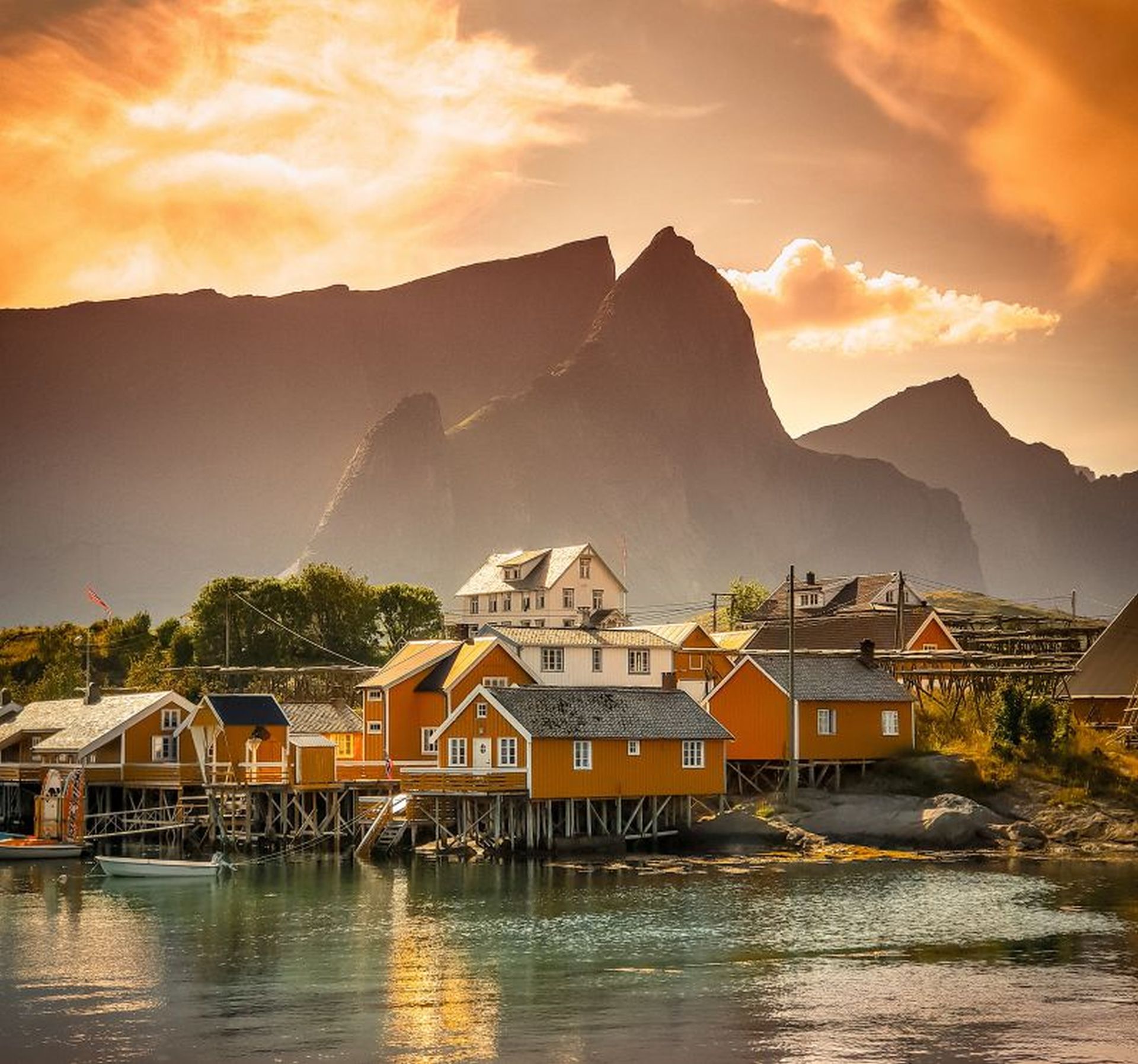  Tobias Bjørkli da Pexels https://www.pexels.com/it-it/foto/landmark-city-1559825/